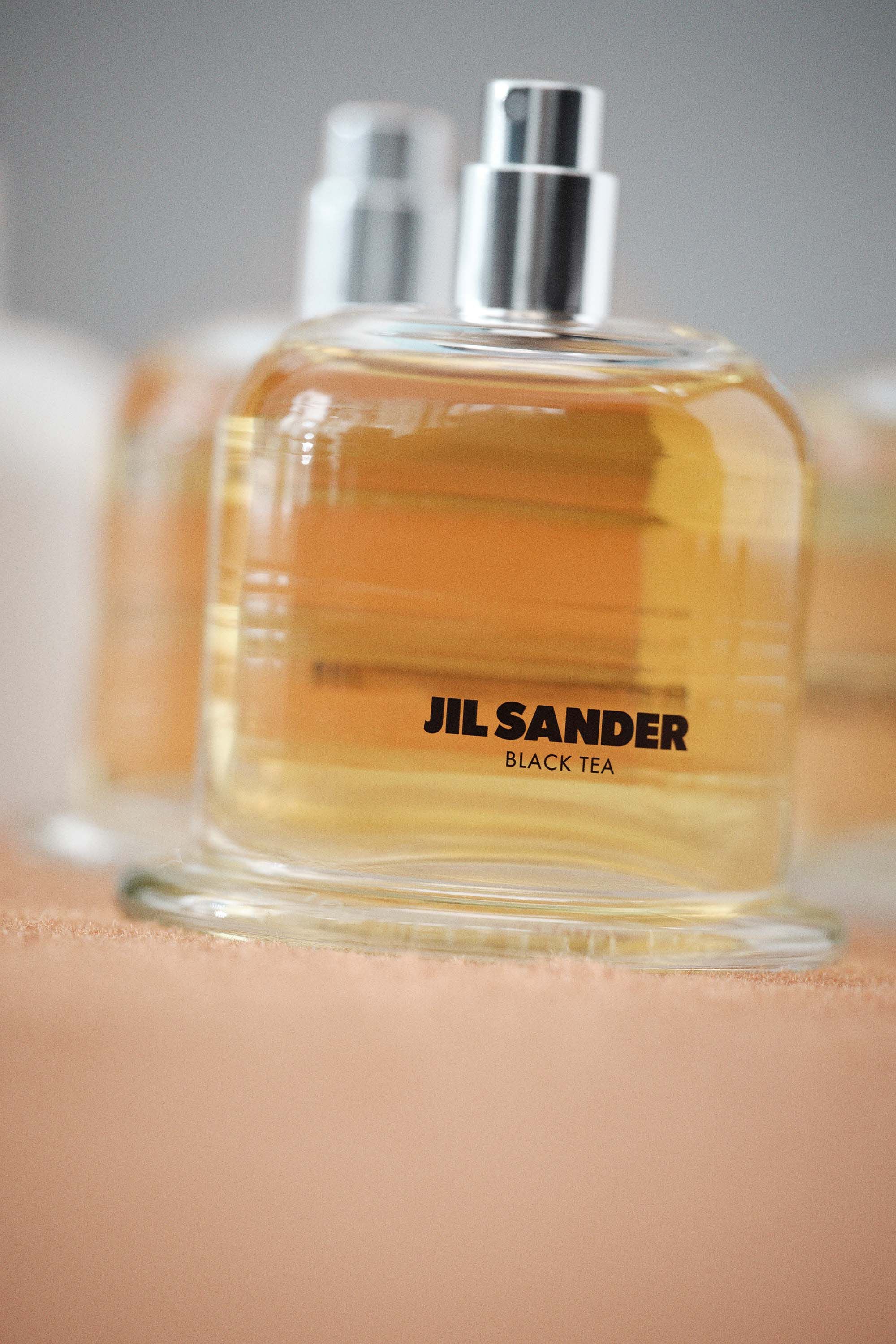 JIL SANDER Miel & Black Tea 香水 10ml ジル サンダー】の新作香水。「ブラック ティー」は日常から“トリップ